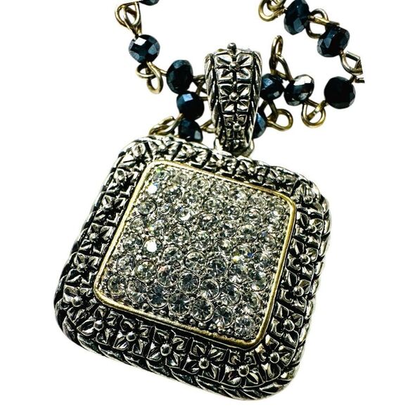 DAZZLING VINTAGE-INSPIRED LONG NECKLACE WITH CRYSTAL-ENCRUSTED PENDANT - Picture 8 of 17